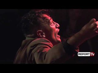 Report Tv-Stefan Çapaliku sjell 'Dogfall', një shfaqje në teatër për luftën