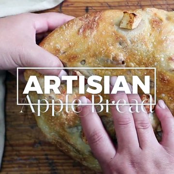 RECIPE➡️: We are OBSESSED with this homemade apple bread... it's the REAL DEAL!