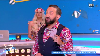 Cyril Hanouna fouille dans le portable des chroniqueurs et lit leurs SMS !