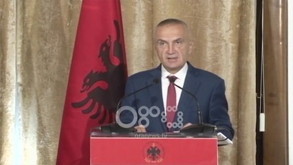 Ora News - Meta i jep “Dekoratën e Flamurit Kombëtar” Princit të Monakos