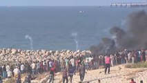 Israeli fire wounds 32 Palestinians in Gaza beach protest