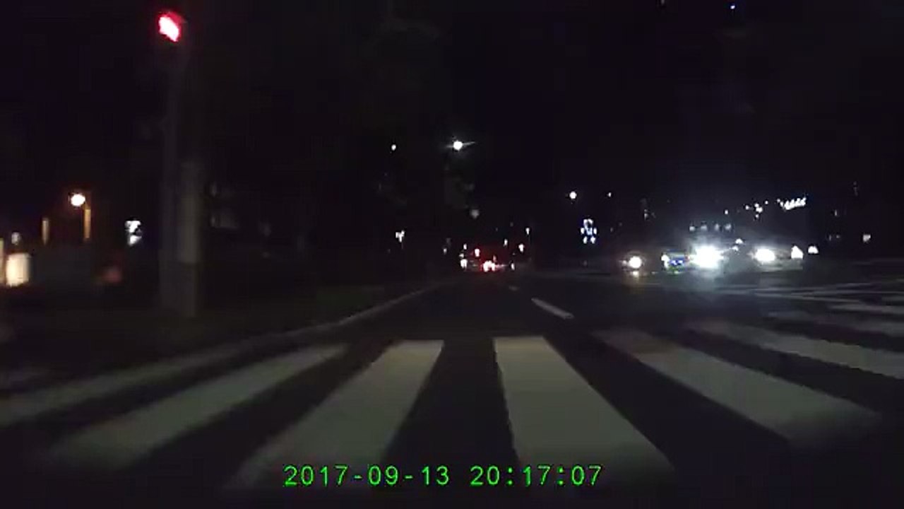 ウインカーぐらい出せよ！馬鹿！！