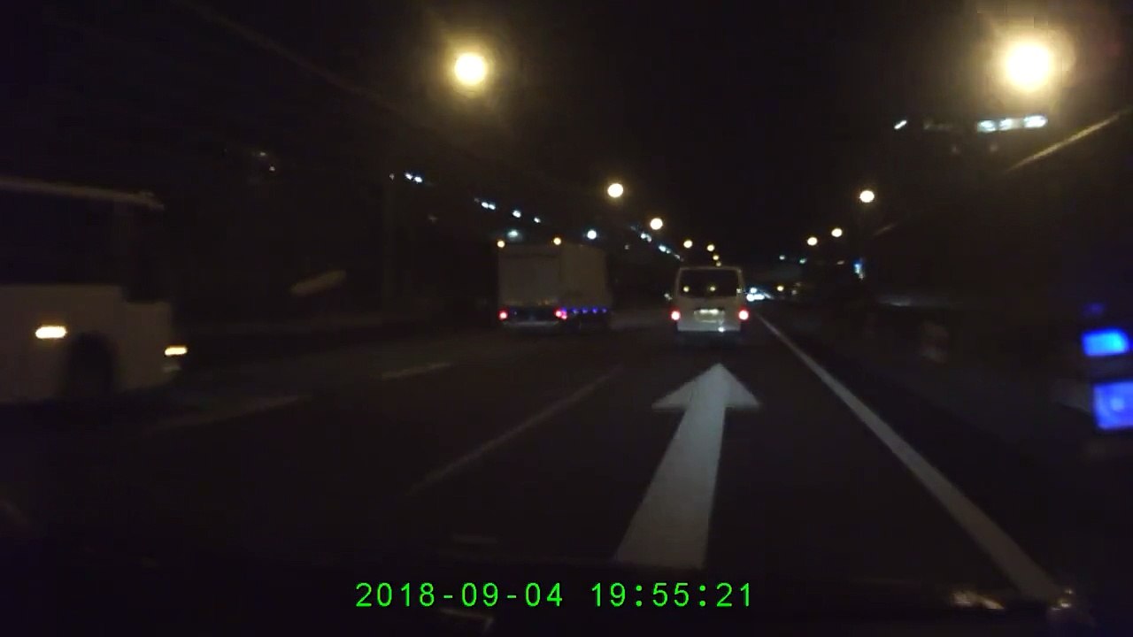 ウインカー出さないハイエース