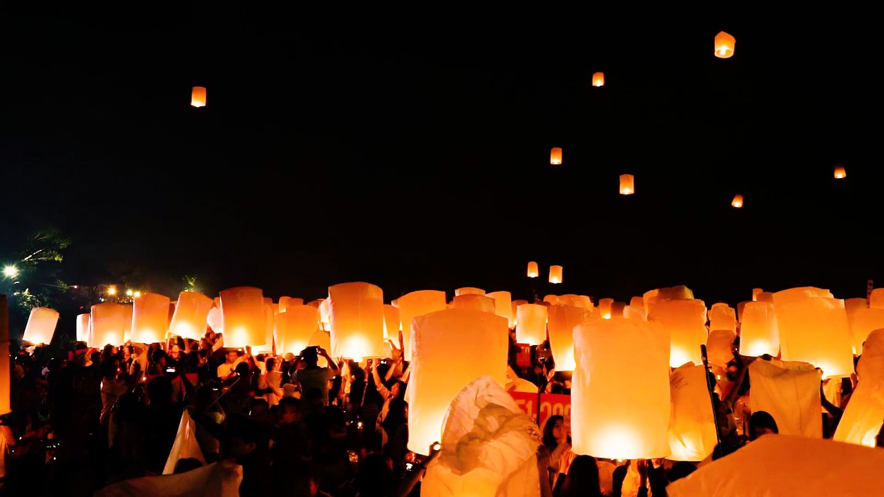 COLOR OF THAILAND - Loi Krathong Festival in Chiang Mai