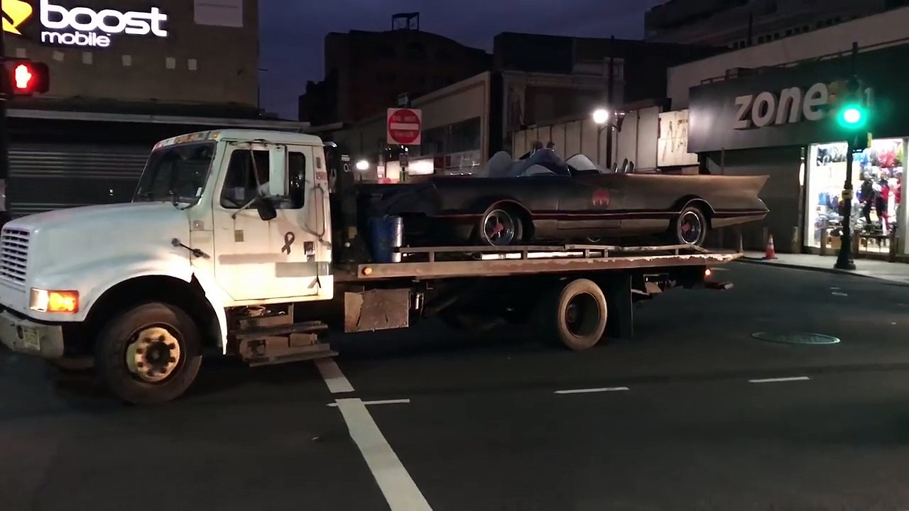 Joker - Vidéo de tournage - Batmobile - VO