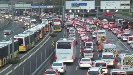 İstanbul- Metrobüs Kaza Yaptı; Seferler Durdu -8