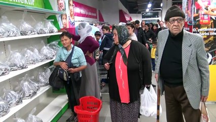 Sosyal market’ten ihtiyaç sahiplerine bir ton hamsi