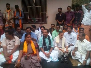 പ്രതിഷേധം കത്തിക്കാൻ ബി ജെ പി നേതാക്കൾ പമ്പയിൽ | Oneindia Malayalam