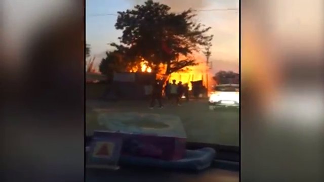 Fire in Durga Puja pandal in MP's Chhindwara; Watch Video | Oneindia News