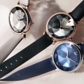 Inspirant-se en la bellesa del vidre, Swarovski ha creat un rellotge únic: Crystal Lake. Un accessori perfecte per combinar-ho amb els teus polseres preferides.