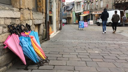 Les parapluies décrochés de la place du Martray