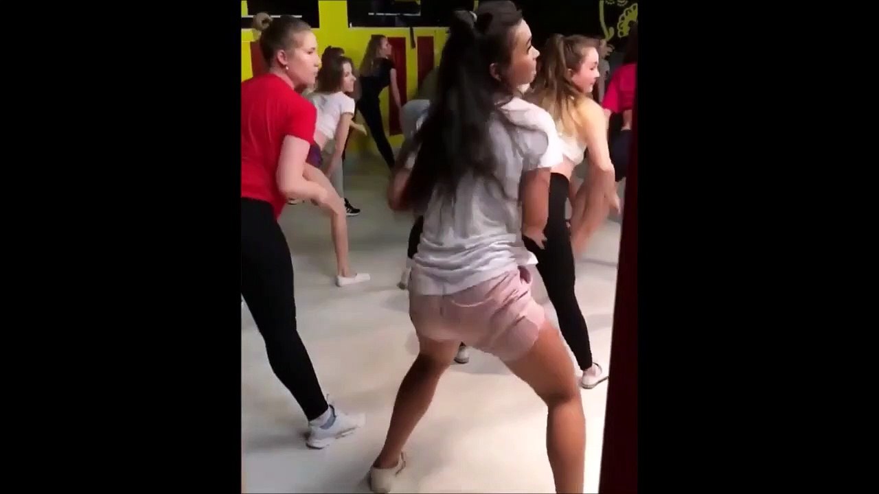 Cette prof de Twerk va vous en mettre plein la vue
