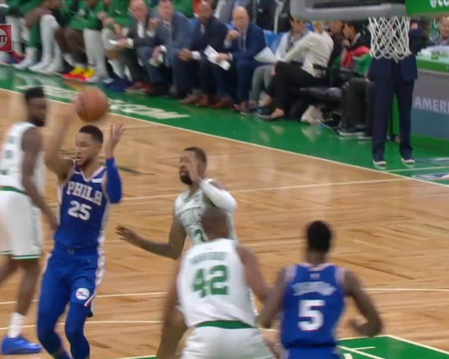 Simmons 'no-look' pass sets up Fultz