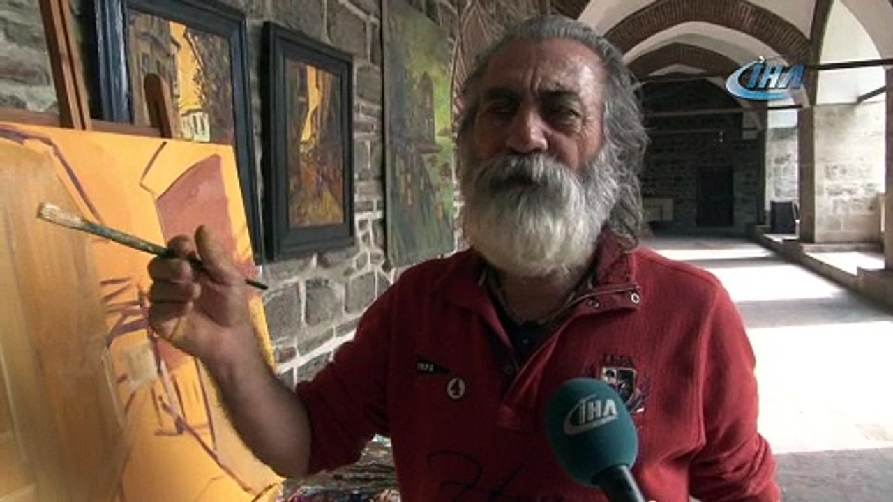 Tarihi hana tuhaf kapı! Meğer tek değilmiş...