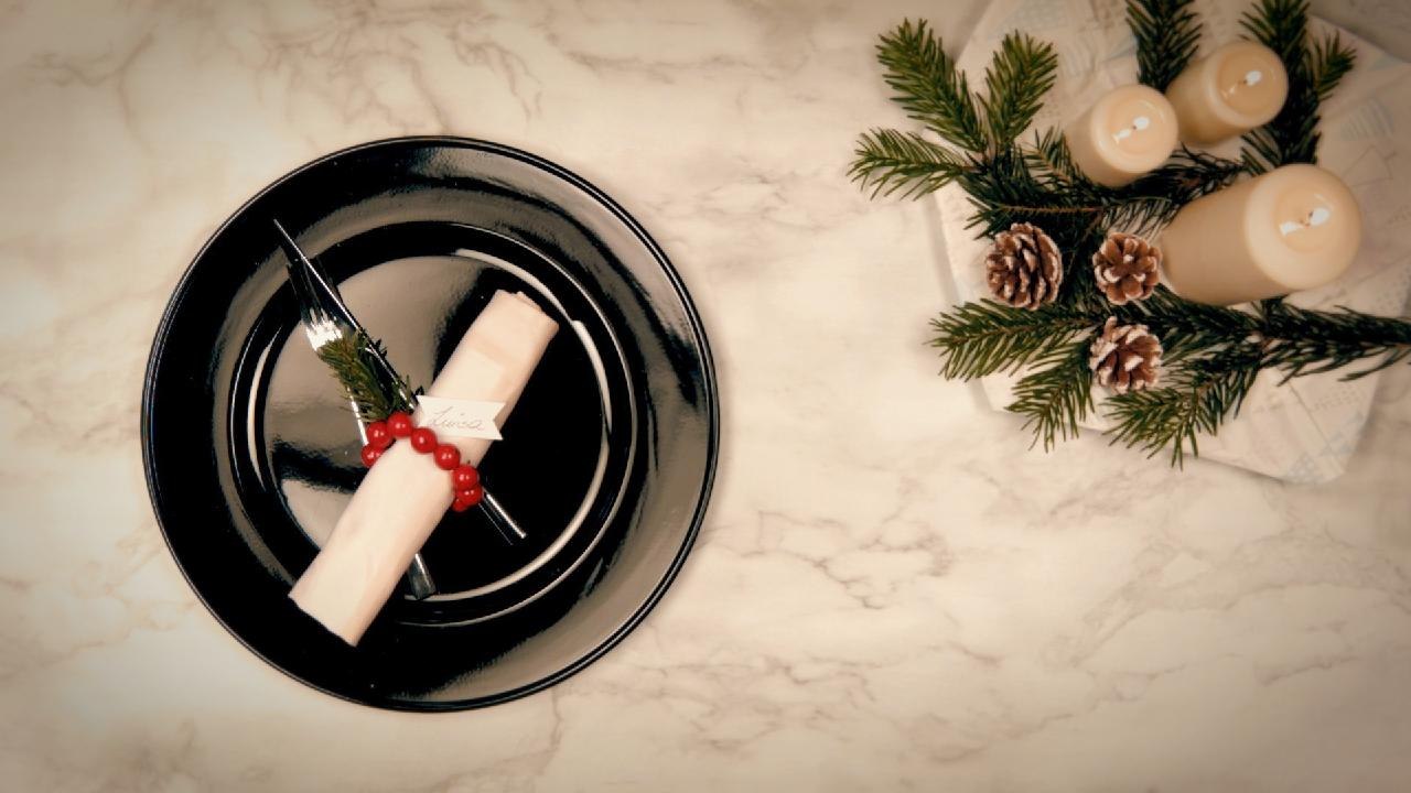 Weihnachtlichen Servietten-Ring selbst gestalten