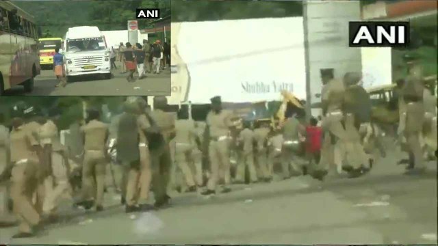 VIDEO: सबरीमाला मंदिर में महिलाओं के प्रवेश विरोध, प्रदर्शनकारियों पर पुलिस का लाठी चार्ज