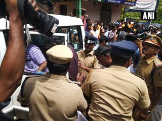 ഭക്തരെന്ന വ്യാജേന സമരക്കാർ | Oneindia Malayalam