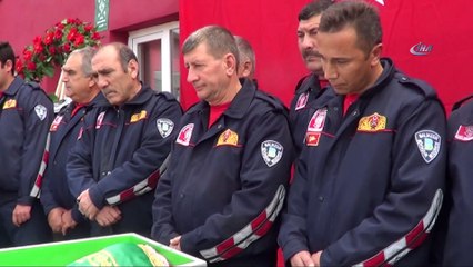 Savaştepe'de hayatını kaybeden genç itfaiyeci son yolculuğuna uğurlandı