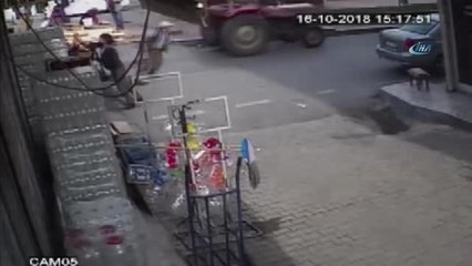 Sürücüsüz Traktör Az Daha Faciaya Neden Oluyordu... O Anlar Kamerada