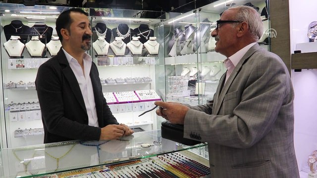 Evini saat tamir atölyesine dönüştürdü - VAN