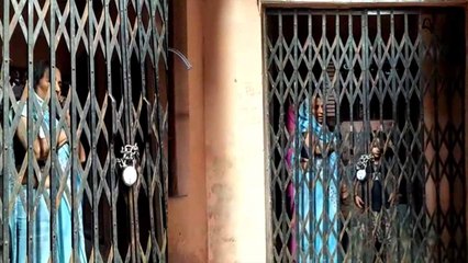 महिला समेत परिवार को घर में बनाया बंधक, मेन गेट पर लगा दिया ताला