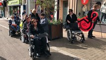 L’association des Paralysés de France teste l’accessibilité des commerces à Lorient