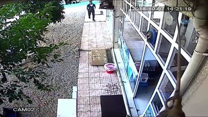 Önce kameraya sonra polislere yakalandı