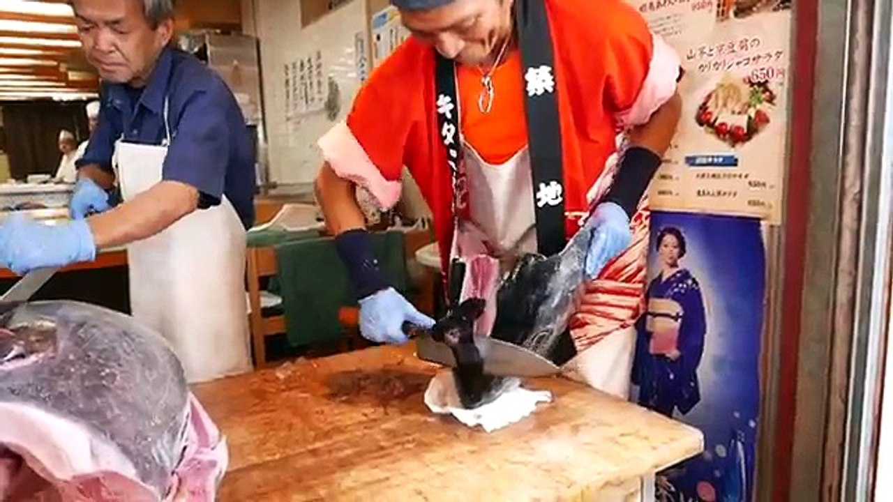 Japanese Street Food - BLUEFIN TUNA CUTTING SHOW & SUSHI   SASHIMI MEAL