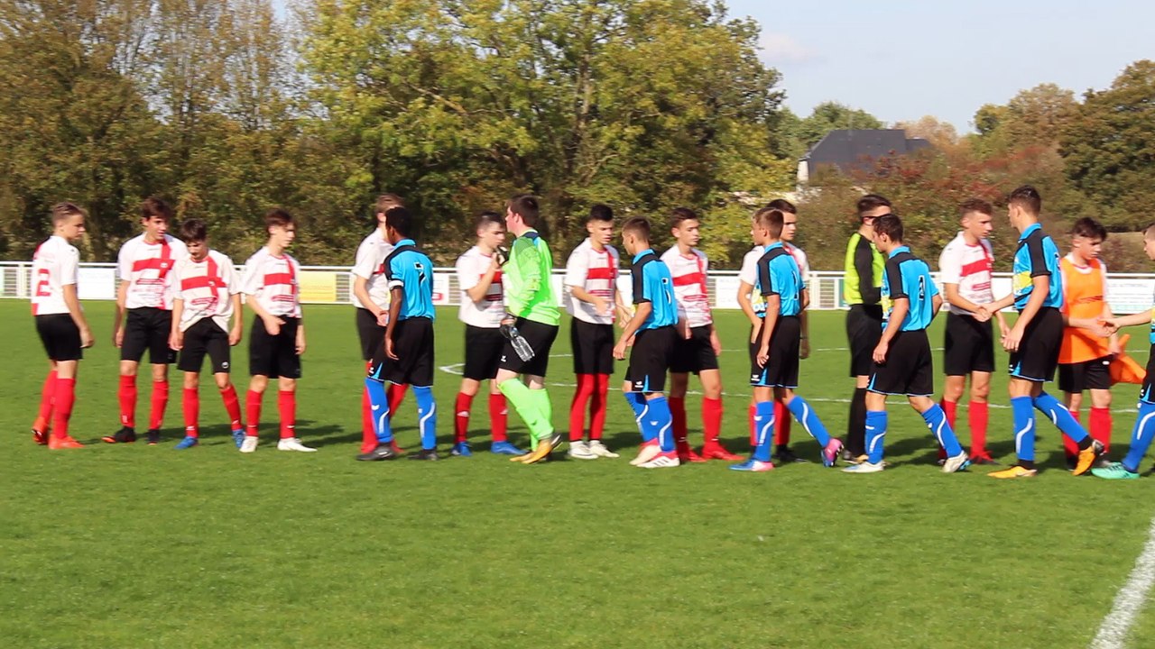 13/10/2018 : U18 VS Pays de la Juhel. 2-2. L'entrée des joueurs sur le terrain.