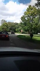 Il prend en chasse l'automobiliste qui l'a percuté et la fin est plus qu'inattendue