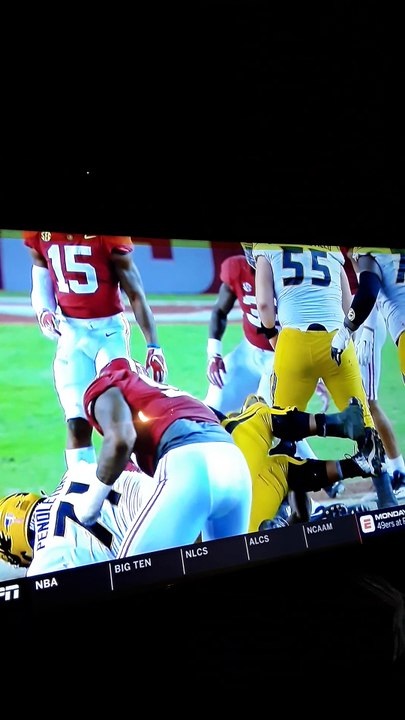 Alabama crimson tide Davis goes crazy with punches