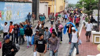 Caravana migrante desafía a Trump en intento de llegar a EEUU