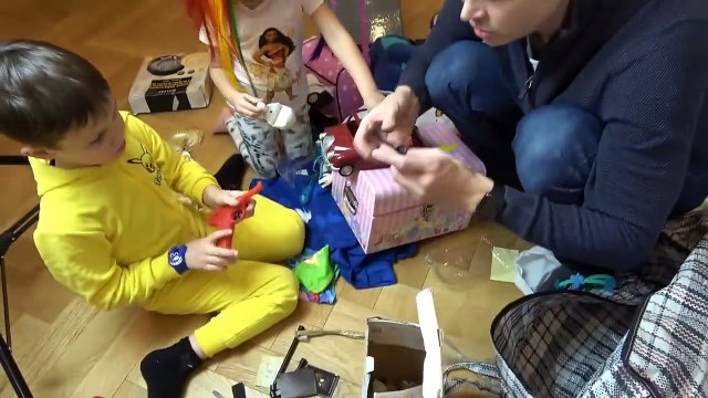 То чего Вы не видели ранее наши ЛИЧНЫЕ вещи Тысяча игрушек в сумках и 200 Мистер Макс & Мисс Катя (новый выпуск )