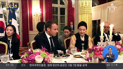 프랑스 방문 B컷, 사진 찍어주는 마크롱 대통령
