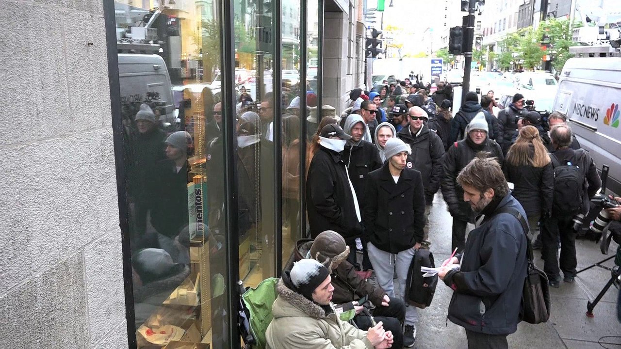 Canada legalizes marijuana for recreational use