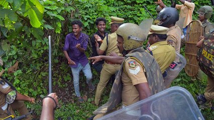 下载视频: Kerala, proteste contro l'accesso delle donne al tempio di Sabarimala