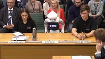 في أعرق برلمان بالعالم.. لأول مرة الروبوت فلفل يناقش البرلمان البريطاني