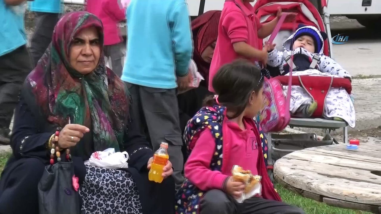 Velilerin okullarda öğle arası çilesi