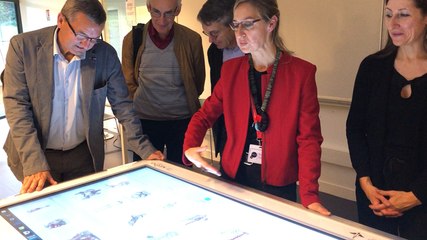 Caen. Présentation de la table tactile