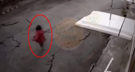 Endonezya'daki 7,5 Büyüklüğündeki Depremin Yeni Görüntüleri Ortaya Çıktı