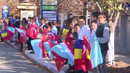 Gagauzlular ellerinde Türk bayraklarıyla Erdoğan’ı bekliyor - KOMRAT