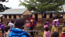 Hayatlarında ilk kez drone gören Afrikalı çocuklar