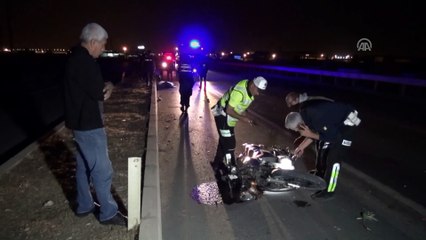 Kamyona çarpan motosikletin sürücüsü öldü - ANTALYA