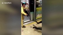 Foreigner breaks up fight between Chinese passengers on Shanghai Metro