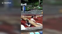 Hot spring bathing area in China looks just like a hotpot