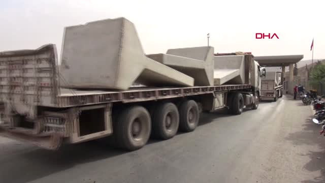 Hatay İdlib'teki TSK'nın Gözlem Noktalarına Beton Blok Sevkiyatı