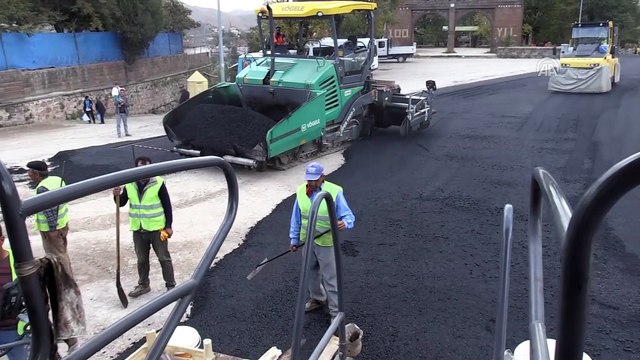 Bitlis Belediyesi yol çalışmalarına hız verdi