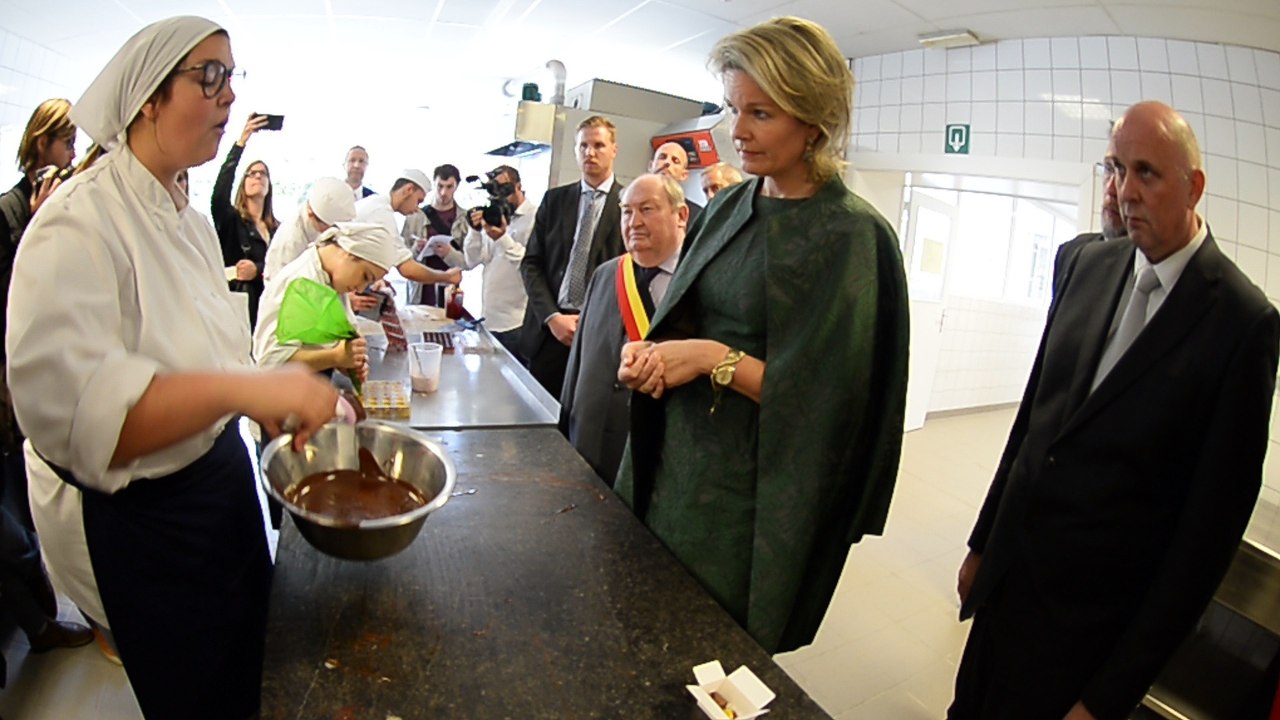 La Reine Mathilde en visite à l'école d'hotelerie de Saint Ghislain .Vidéo 3 Eric Ghislain