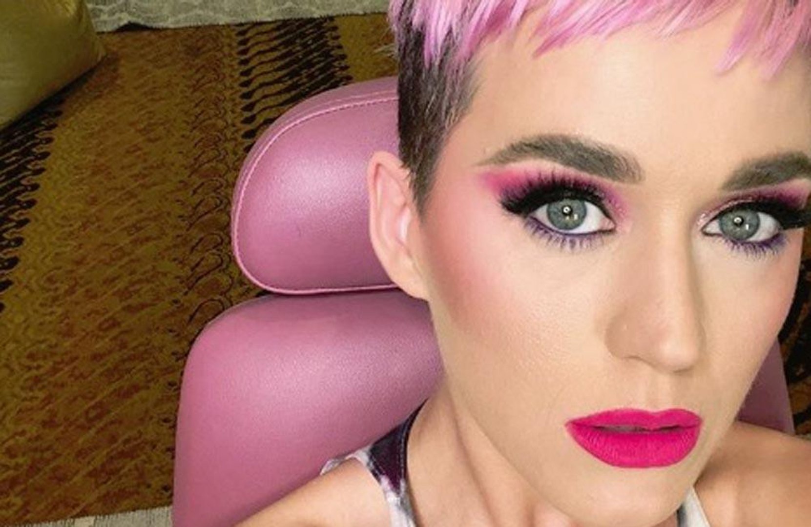 Katy Perry se sent forte avec les cheveux courts - Vidéo Dailymotion