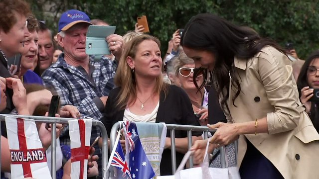 Harry and Meghan greet crowds in Melbourne